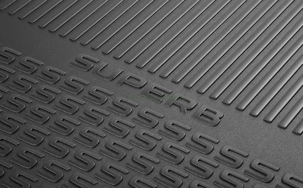 Oboustranný koberec SUPERB III LIFTBACK