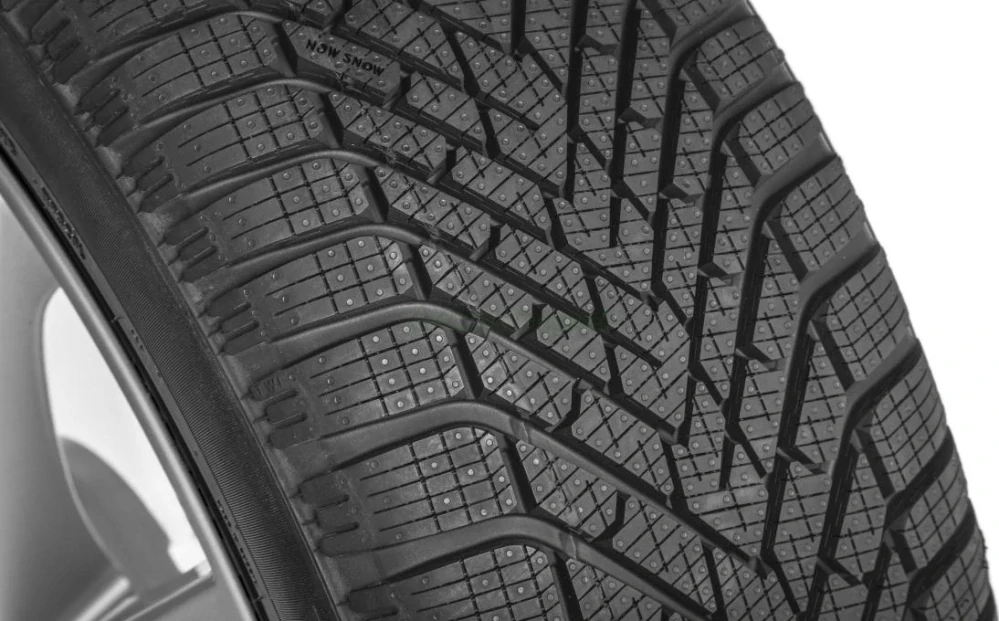 Kompletní zimní kolo Stratos 17" pro Scala